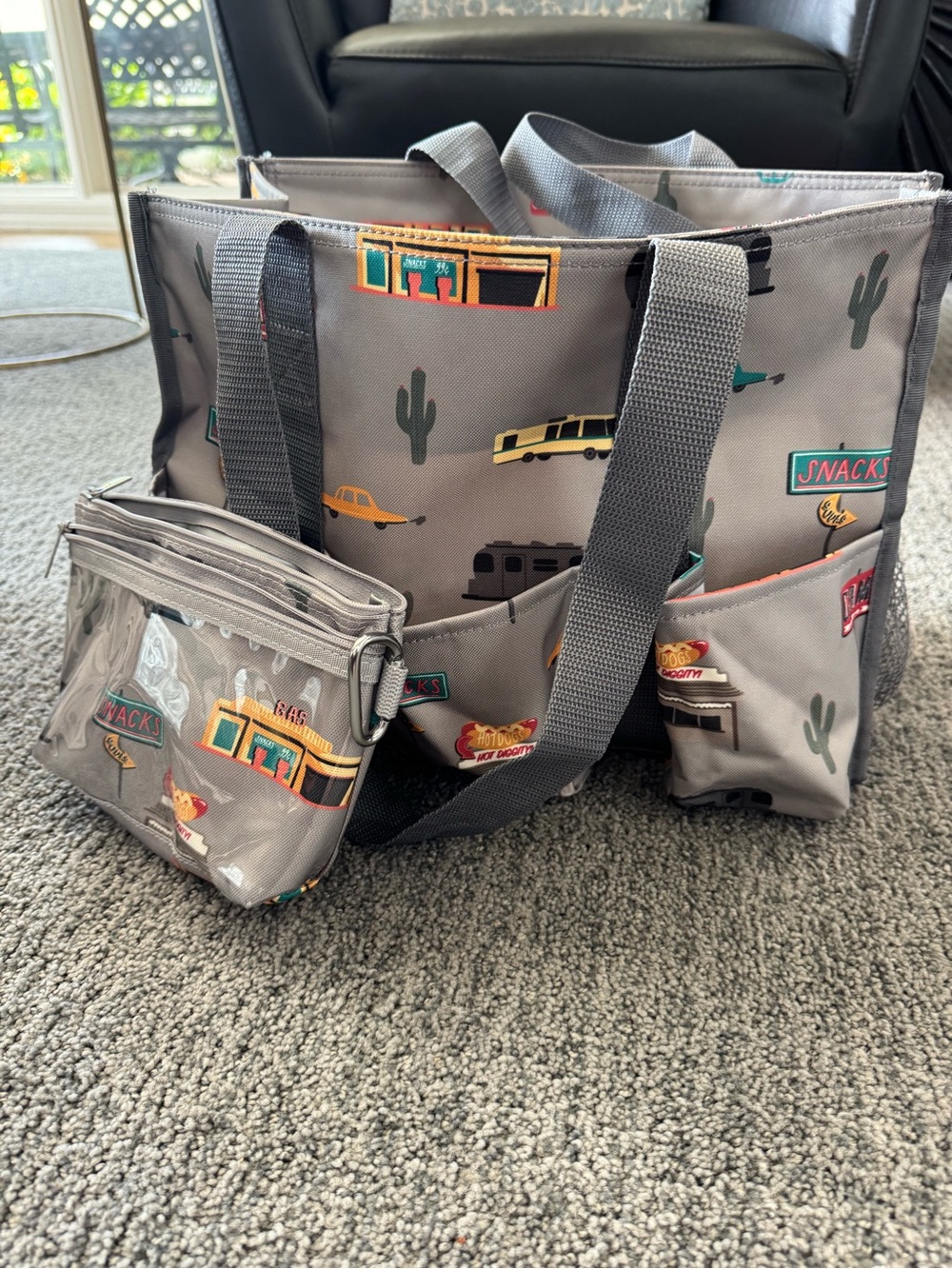 Thirty-One zip top organizing utility tote and pouch (display only)